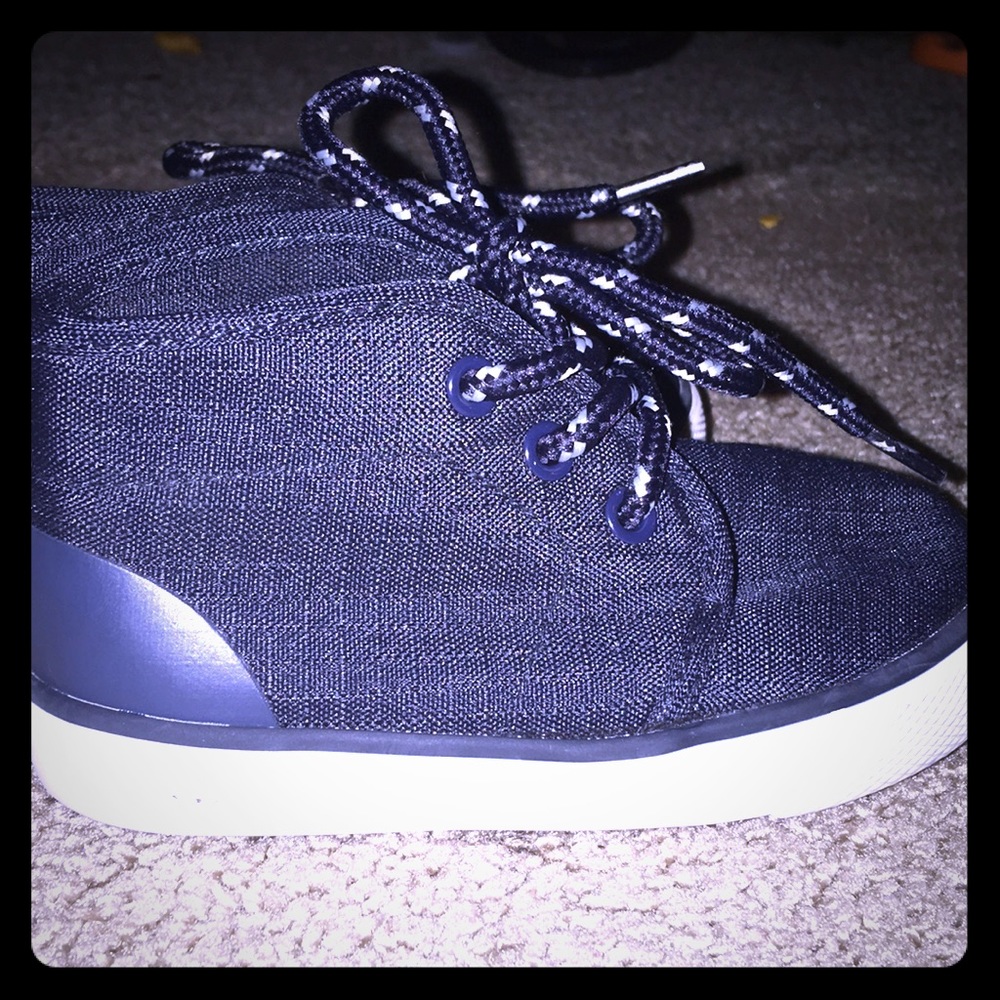Cat and jack size 6c navy blue high top sneakers